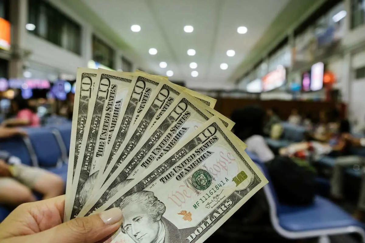 پیش‌بینی مهم عضو اتاق بازرگانی ایران از قیمت ارز/ بازار آماده ریزش قیمت دلار باشد؟