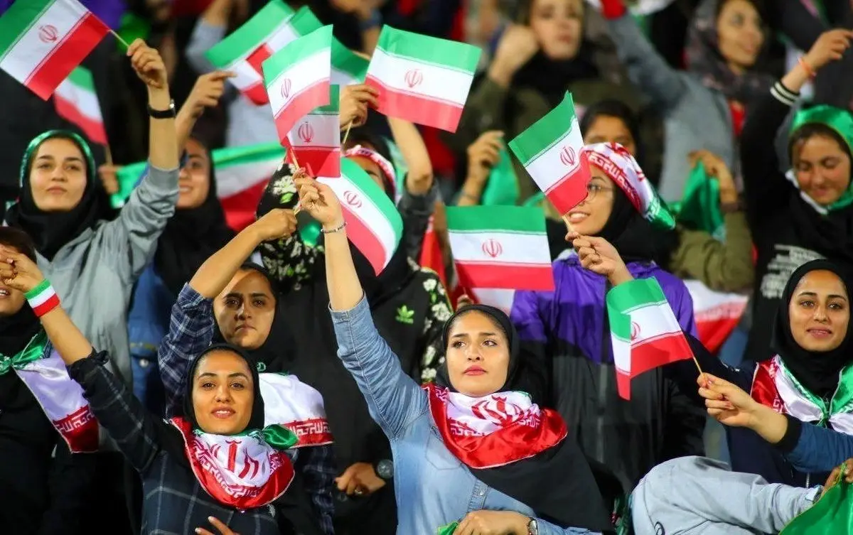 (کاریکاتور) ورود بانوان به ورزشگاه آزادی در فصل بعد آزاد شد!