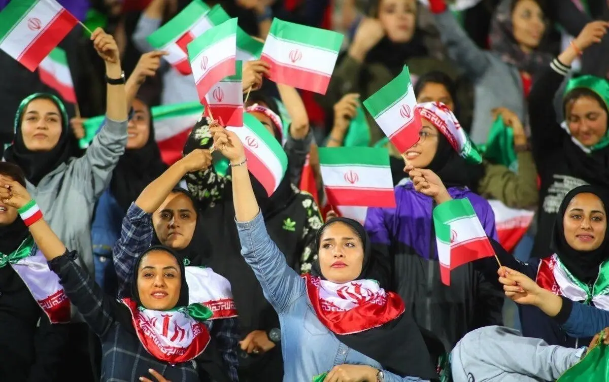 (کاریکاتور) ورود بانوان به ورزشگاه آزادی در فصل بعد آزاد شد!
