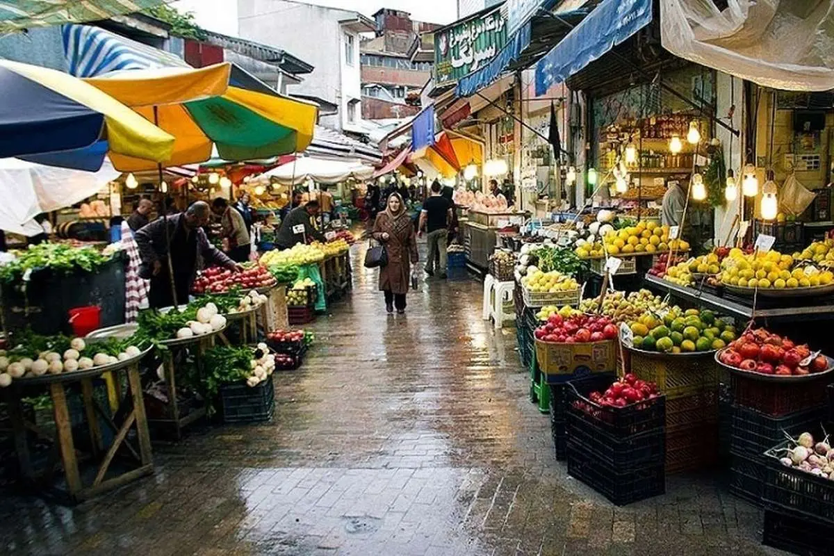(عکس) نمایی از یک میوه فروشی در بازار رشت؛ یک قرن قبل