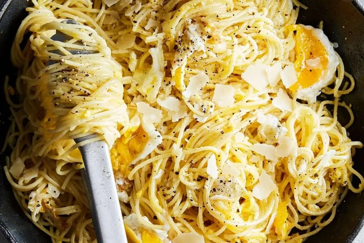 طرز تهیه غذای فوری و لذیذ؛ اسپاگتی با تخم‌مرغ