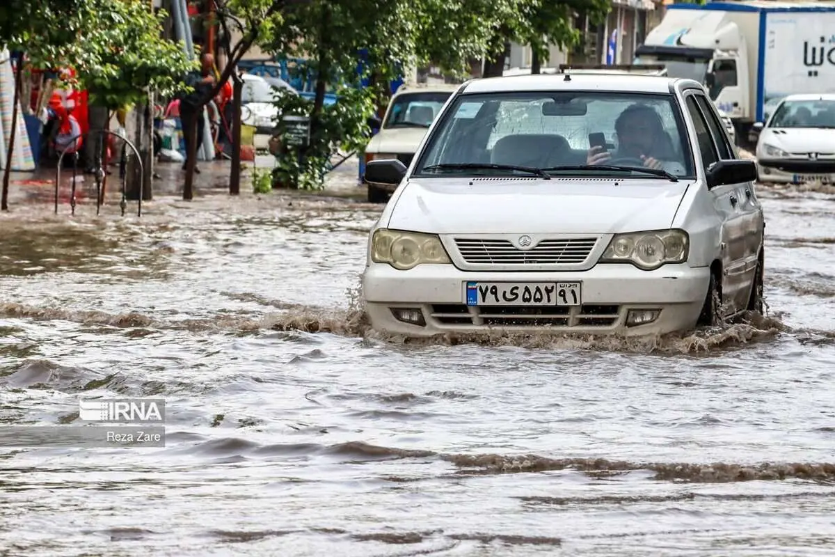(تصاویر) بارش باران و آبگرفتگی معابر اردبیل