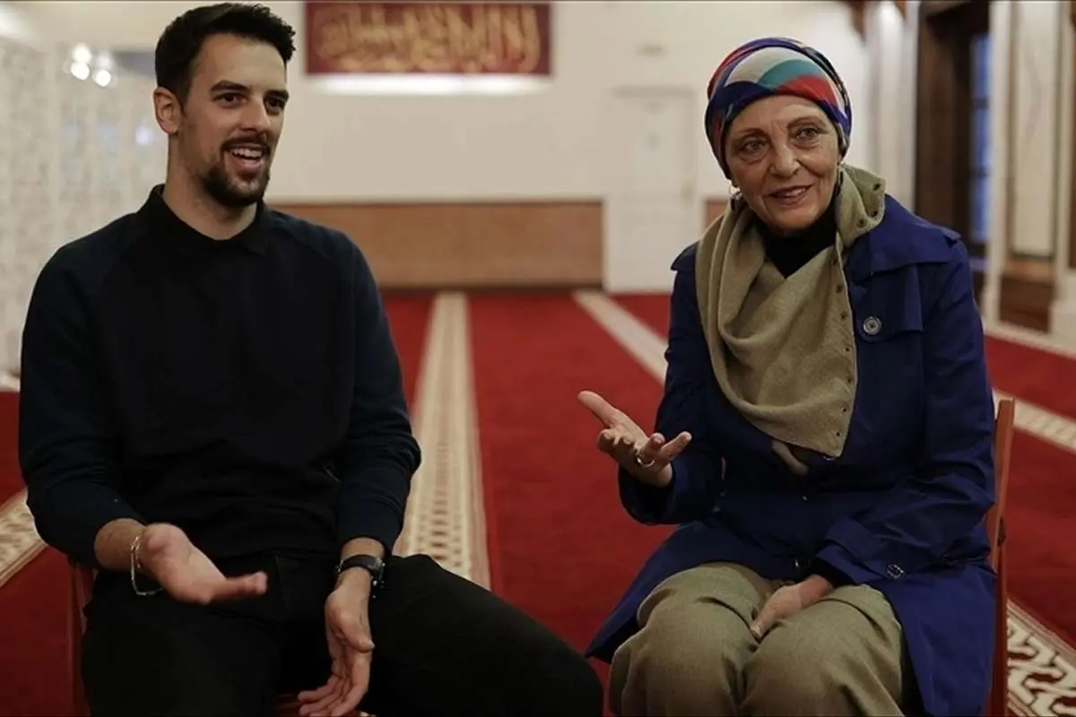 (ویدئو) هر هفته یک نفر در این مسجد مسلمان میشود