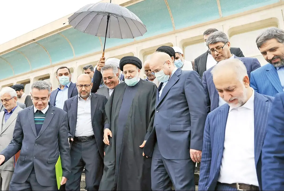 دوگانگی انقلابی‌ها