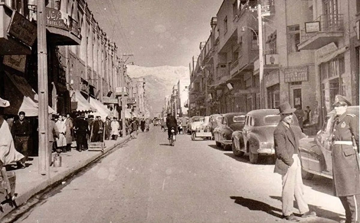 دو عکس قدیمی و جالب از خیابان لاله زار تهران؛ ۷۶ سال قبل