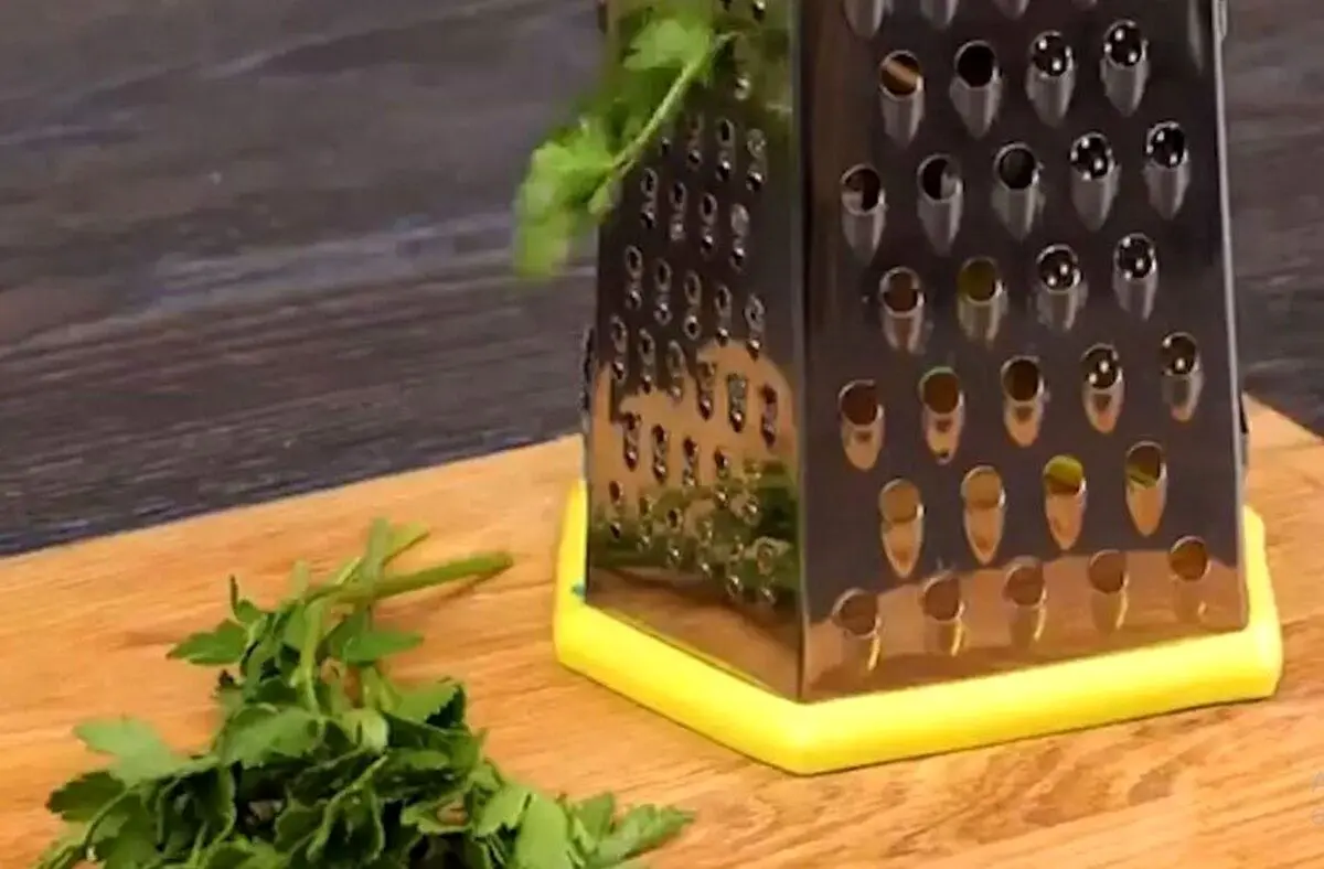 (ویدئو) روش جالب سبزی پاک کردن