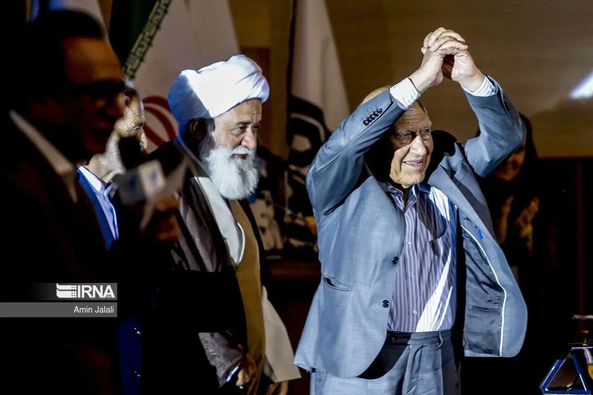 (تصاویر) اعطای نخستین نشان عالی دانش