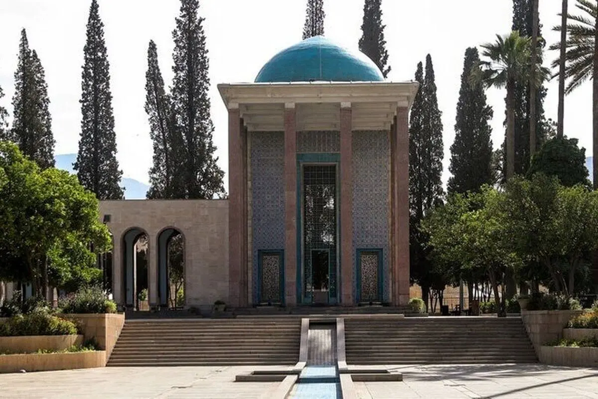 حوض ماهی آرامگاه سعدی خشک شد؛ «۳۰ الی ۴۰ سال اخیر مرمتی در آرامگاه سعدی نداشتیم»