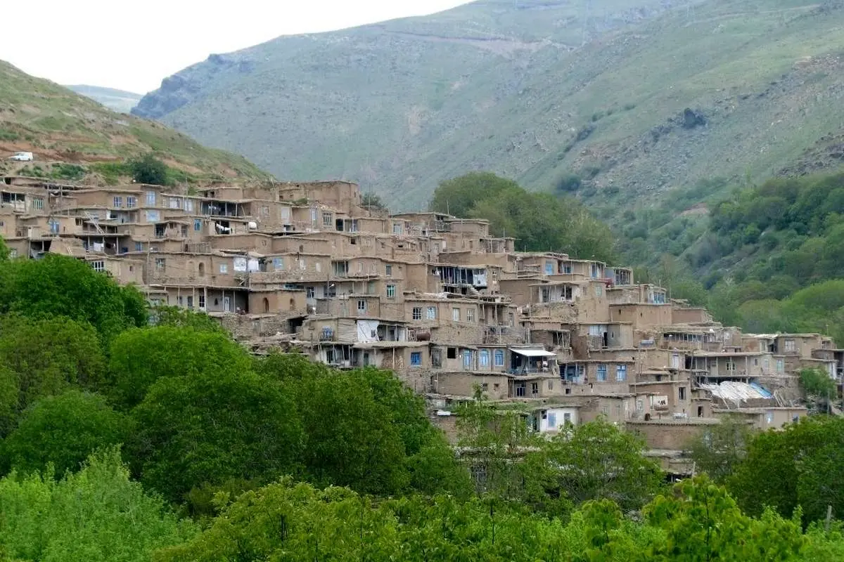 پیشنهاد سفر: ۱۲ روستای پلکانی ایران کدامند؟ / سقف این خانهها حیاط خانه دیگری است