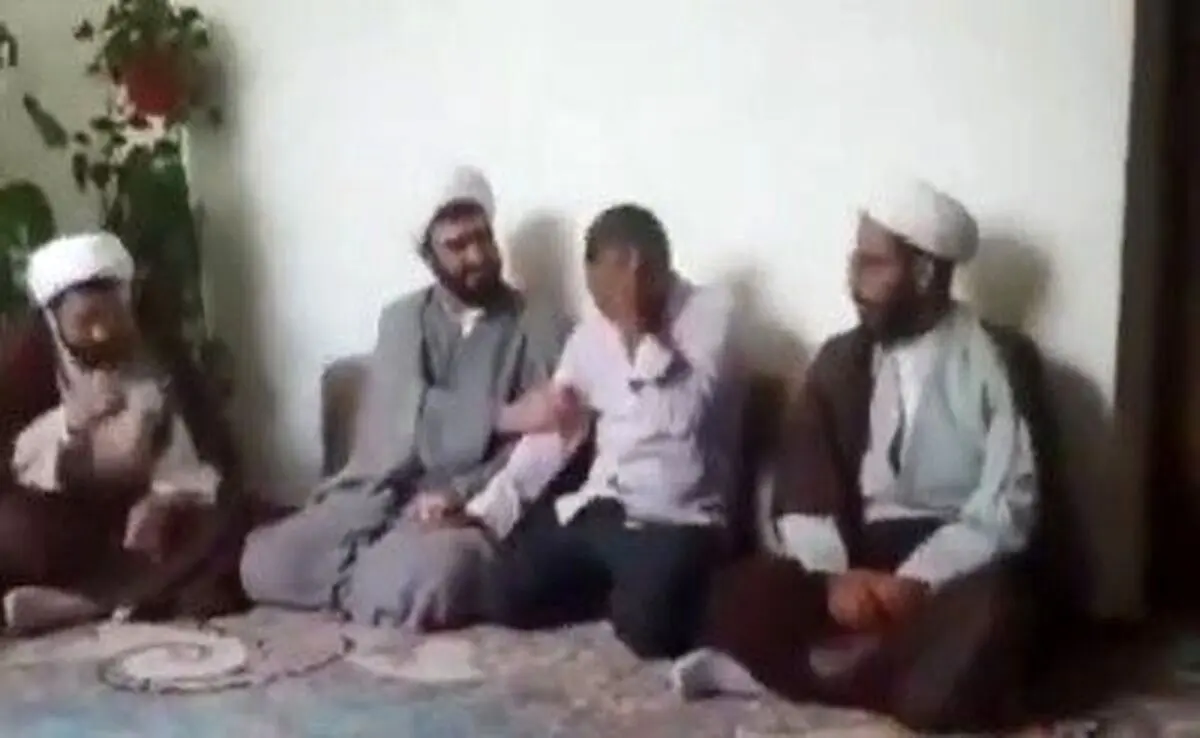 (ویدئو) لحظۀ اعلام خبر شهادتِ یکی از سربازانِ مرزبانی به خانواده‌اش