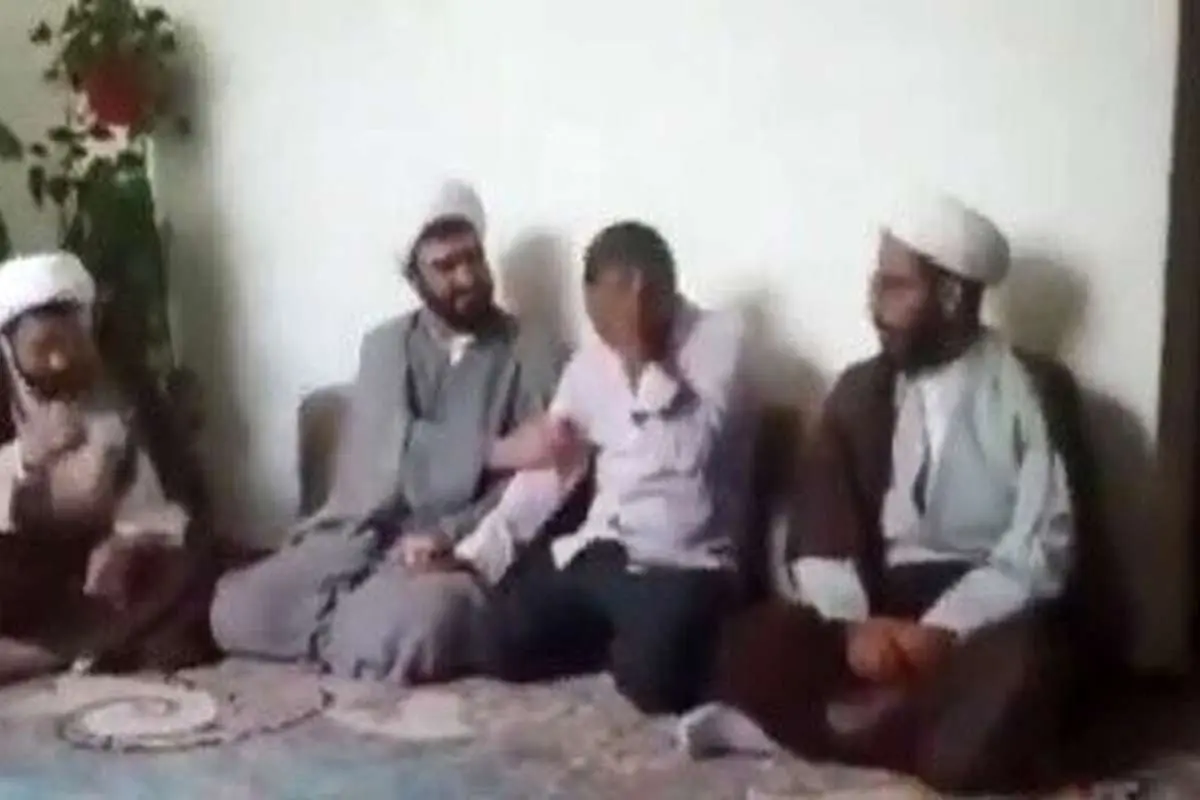 (ویدئو) لحظۀ اعلام خبر شهادتِ یکی از سربازانِ مرزبانی به خانوادهاش