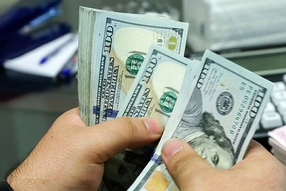 حجاج ۵۰۰ دلار ارز می‌گیرند