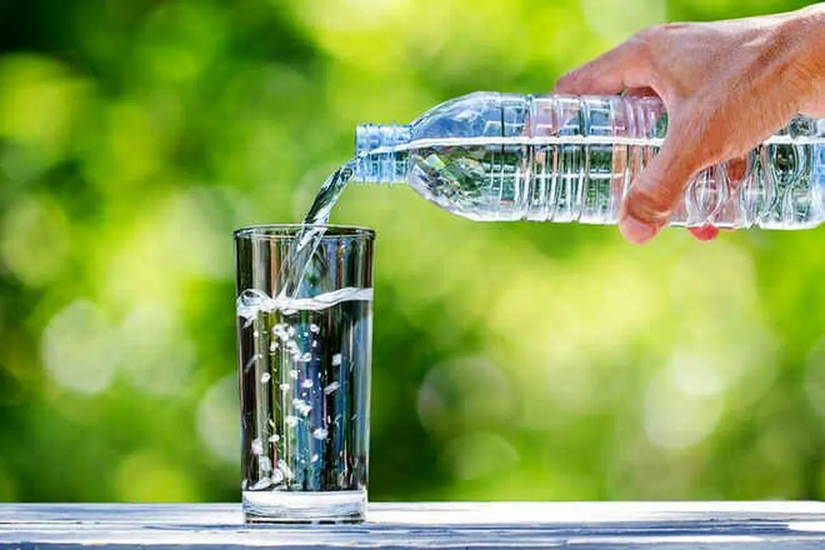 روزانه چقدر باید آب بخوریم؟/ مهمترین نشانه های کم آبی در بدن