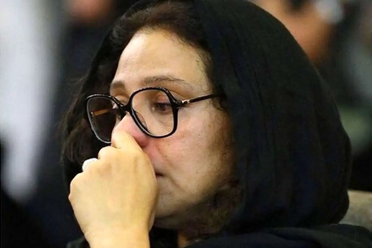 (عکس) گریههای تمام نشدنی شبنم مقدمی در مراسم ختم