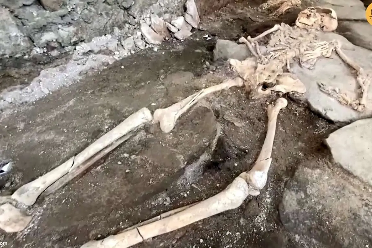 (ویدئو) کشف سه اسکلت ۲۰۰۰ ساله در ویرانههای پمپئی