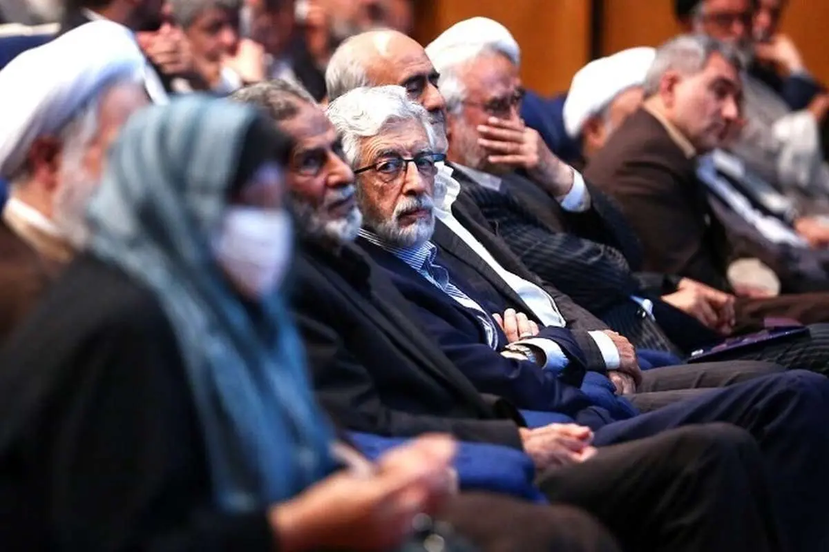 (عکس) برخورد گرم حدادعادل و سیدمحمد خاتمی در مراسم سالگرد دعایی