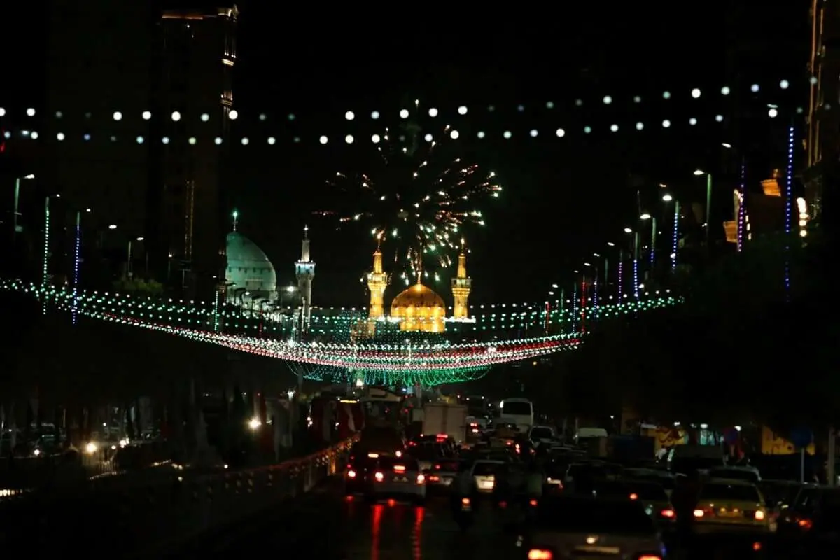 (ویدئو) نمایی زیبا از نورافشانی مشهد در شب ولادت امام رضا (ع)