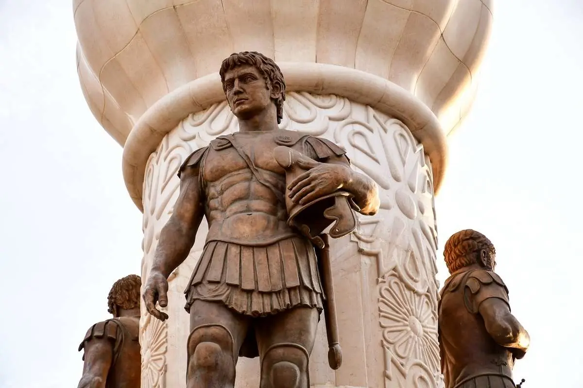 افسانۀ عجیب دربارۀ خواهر اسکندر مقدونی