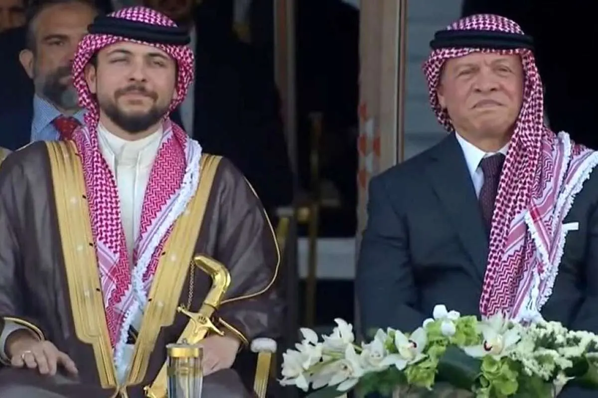 (ویدئو) پادشاه اردن به پسر تازه دامادش «شمشیر هاشمی» هدیه داد