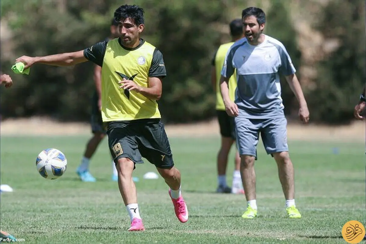 بازیکن استقلال: به پرسپولیس کمک کردند که قهرمان شود