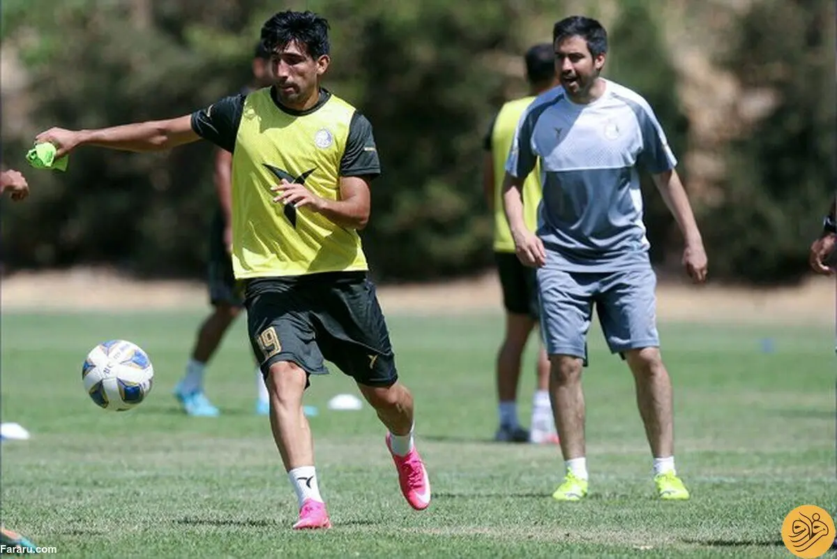 بازیکن استقلال: به پرسپولیس کمک کردند که قهرمان شود