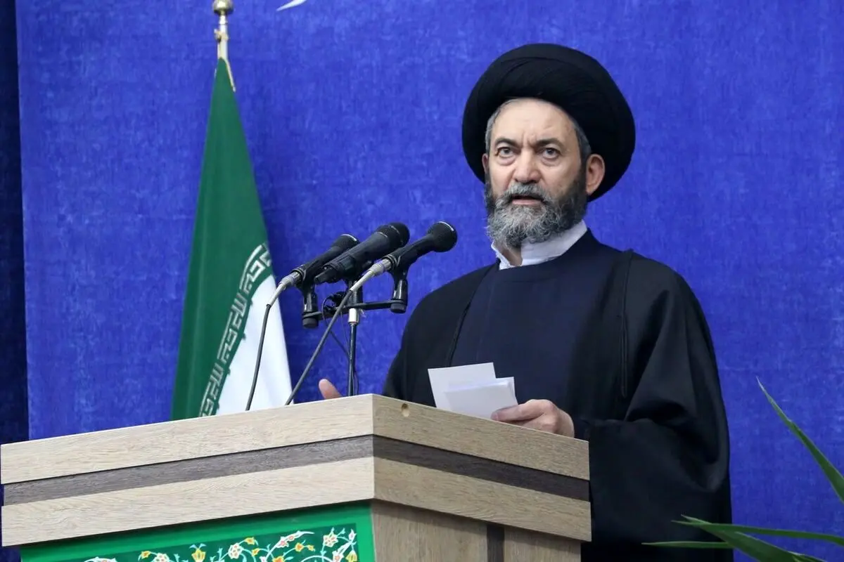 امام جمعه اردبیل: چند وزیر ایران را بر باد می‌دهند!