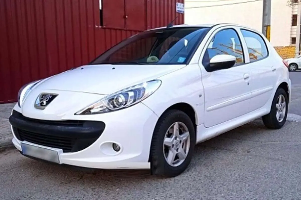 (ویدئو) شکایت یک شهروند از صدای عجیب فن پژو ۲۰۷ میلیاردی!