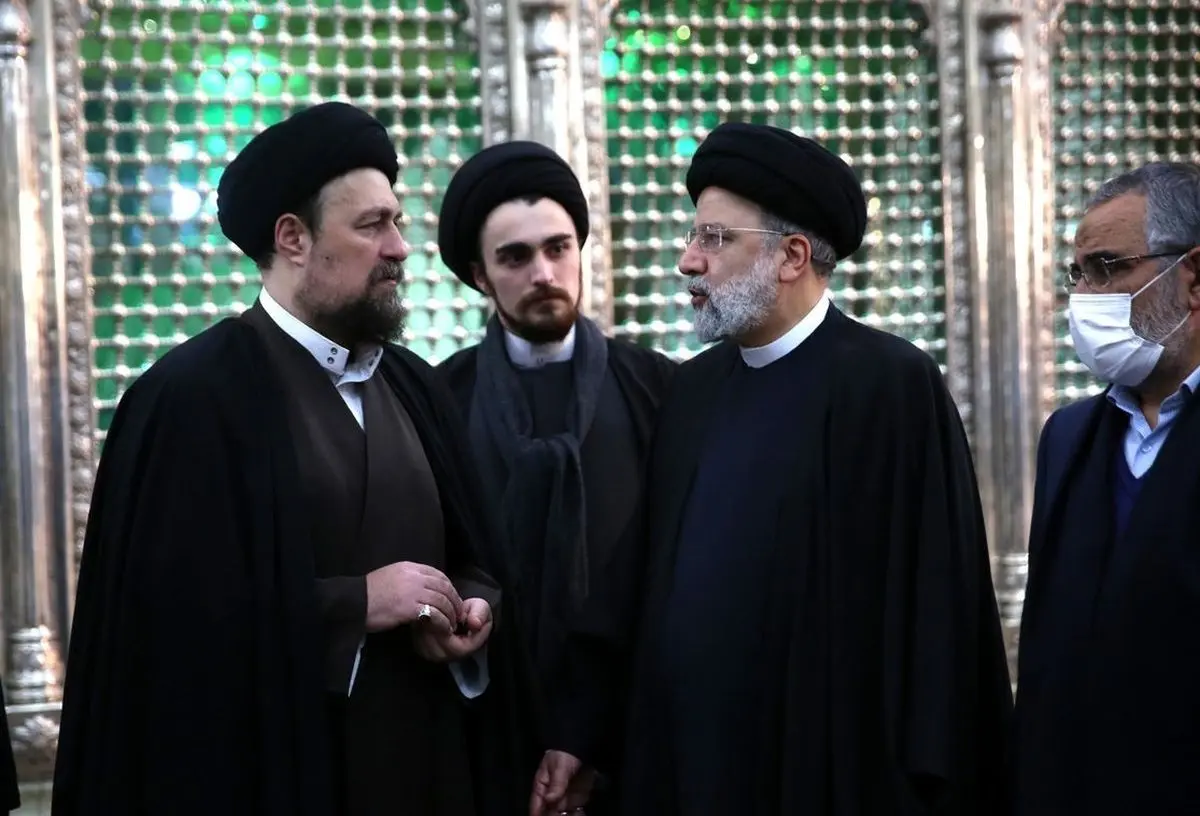 تصویری از سیدحسن خمینی و فرزندش در مراسم سالگرد ارتحال امام