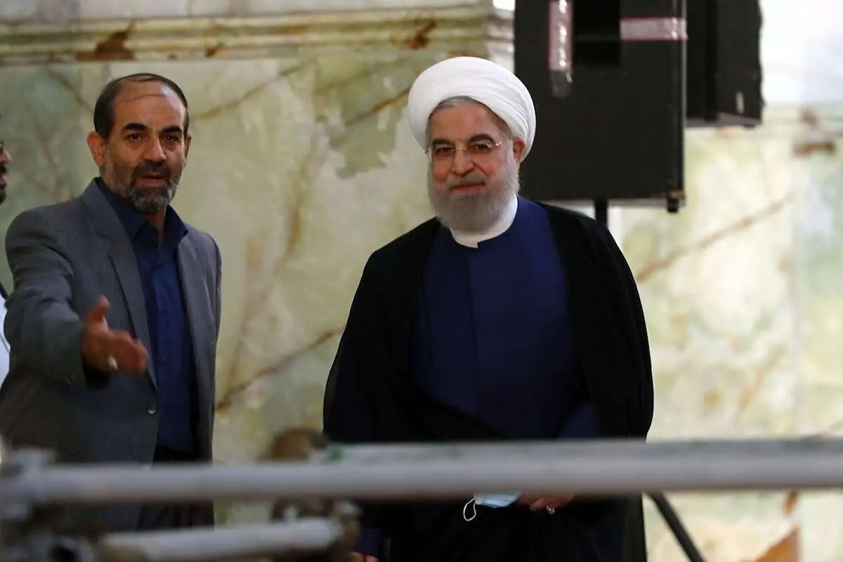 (عکس) دیده بوسی سردار غیبپرور و حسن روحانی