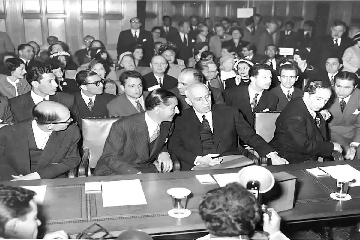 حکمی که مصدق را قهرمان کرد