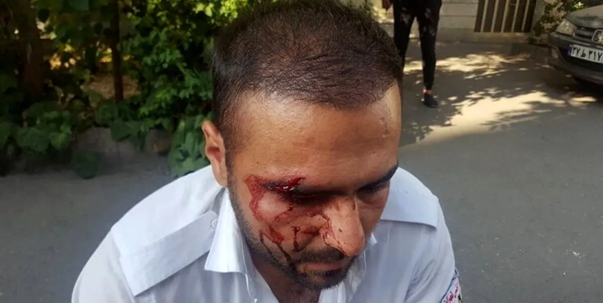 اورژانس تهران: یک نیروی ما توسط یک پسر جوان مجروح شد