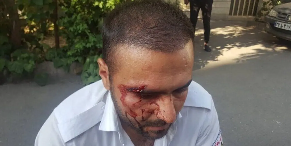 اورژانس تهران: یک نیروی ما توسط یک پسر جوان مجروح شد