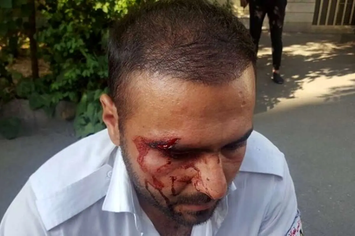 اورژانس تهران: یک نیروی ما توسط یک پسر جوان مجروح شد