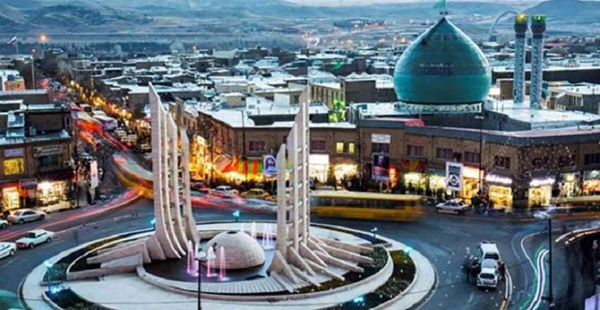 (تصویر) نصب بنر عجیب در یکی از میادین زنجان سوژه شد