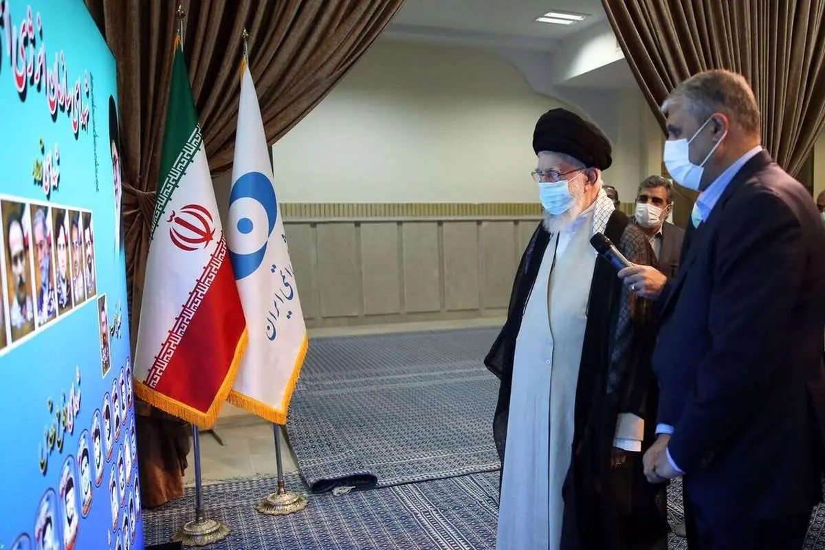 بازدید رهبر انقلاب از نمایشگاه دستاورد‌های صنعت هسته‌ای کشور
