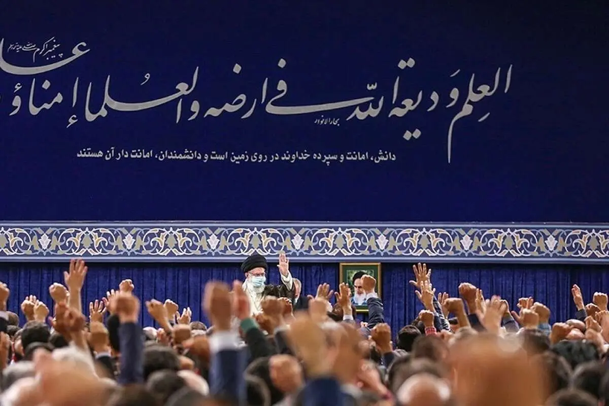 (تصاویر) بازدید رهبر انقلاب از نمایشگاه دستاورد‌های صنعت هسته‌ای کشور