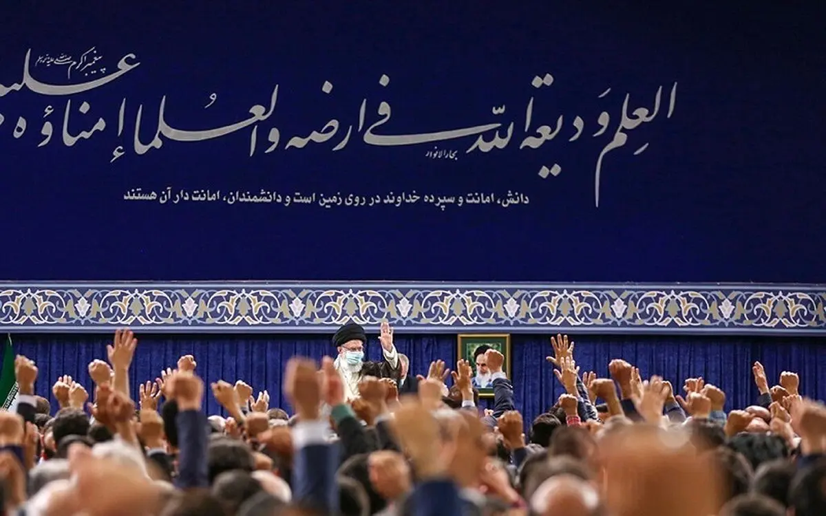 (تصاویر) بازدید رهبر انقلاب از نمایشگاه دستاورد‌های صنعت هسته‌ای کشور