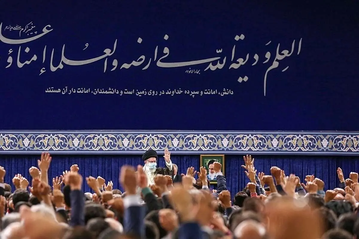 (تصاویر) بازدید رهبر انقلاب از نمایشگاه دستاوردهای صنعت هستهای کشور