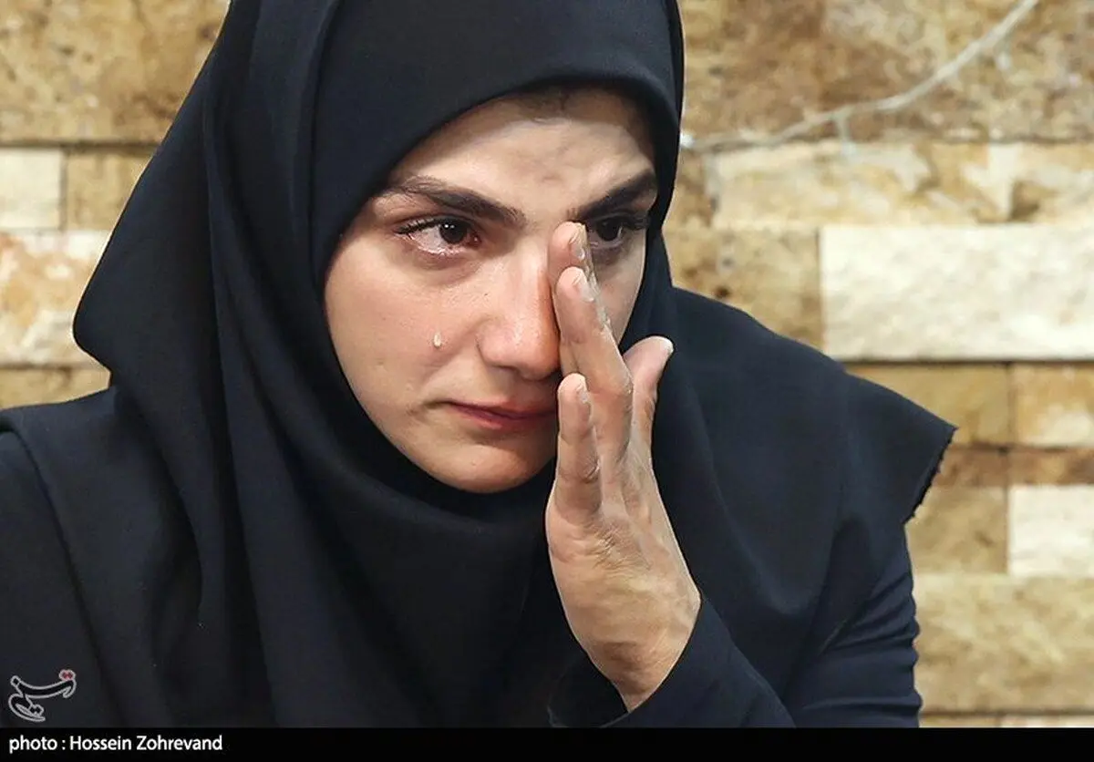 (تصاویر) اهدای مدال بانوی مدال‌آور کشتی آلیش به شهید طهرانی مقدم
