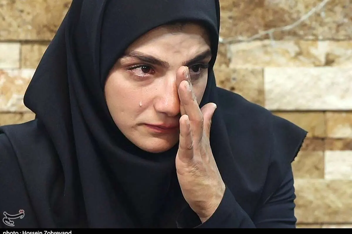(تصاویر) اهدای مدال بانوی مدالآور کشتی آلیش به شهید طهرانی مقدم
