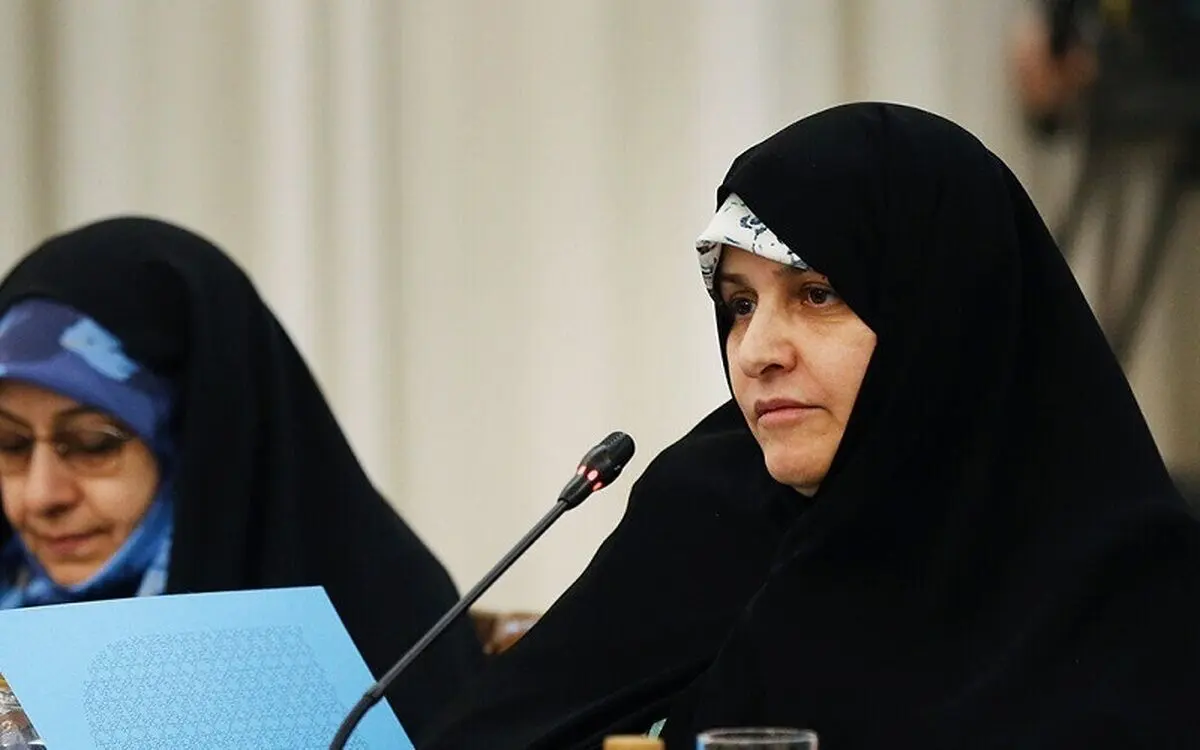 (ویدئو) بازدید همسر رئیسی از آرامگاه هوگو چاوز