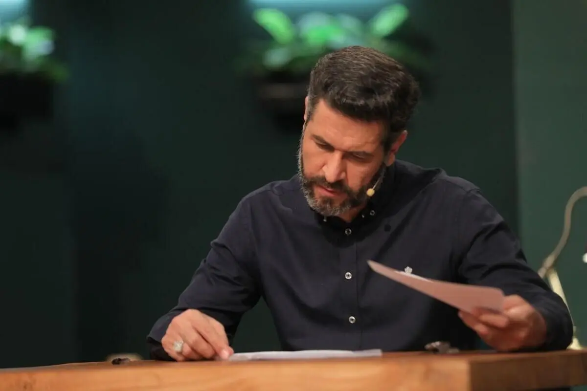(وبدئو) نظر کارشناس خبرساز صداوسیما در خصوص خط قرمز رابطه زن و مرد در محل کار