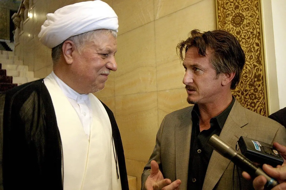 (تصاویر) روزی که شان پن به ایران آمد؛ از ملاقات با بهرام رادان تا نماز جمعه تهران