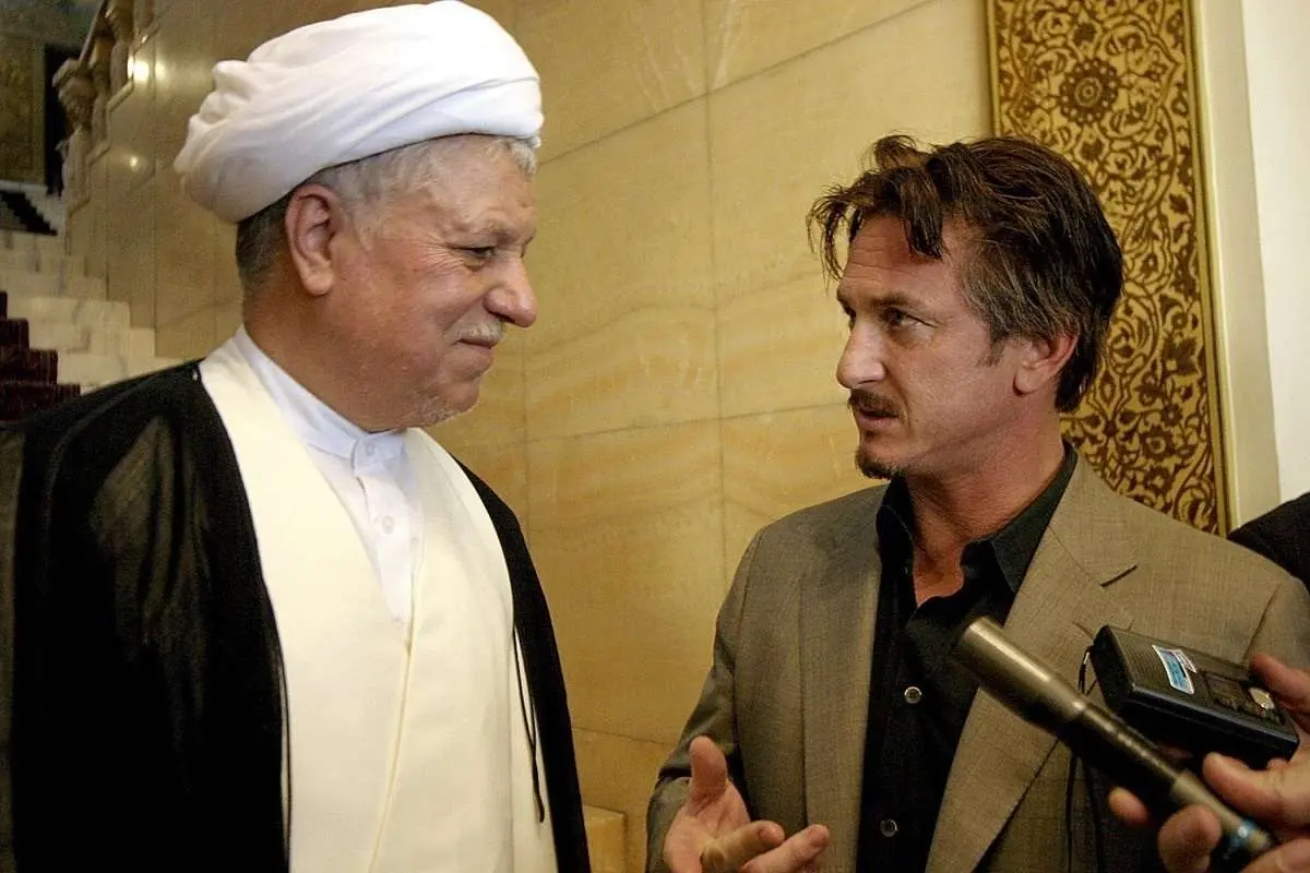 (تصاویر) روزی که شان پن به ایران آمد؛ از ملاقات با بهرام رادان تا نماز جمعه تهران