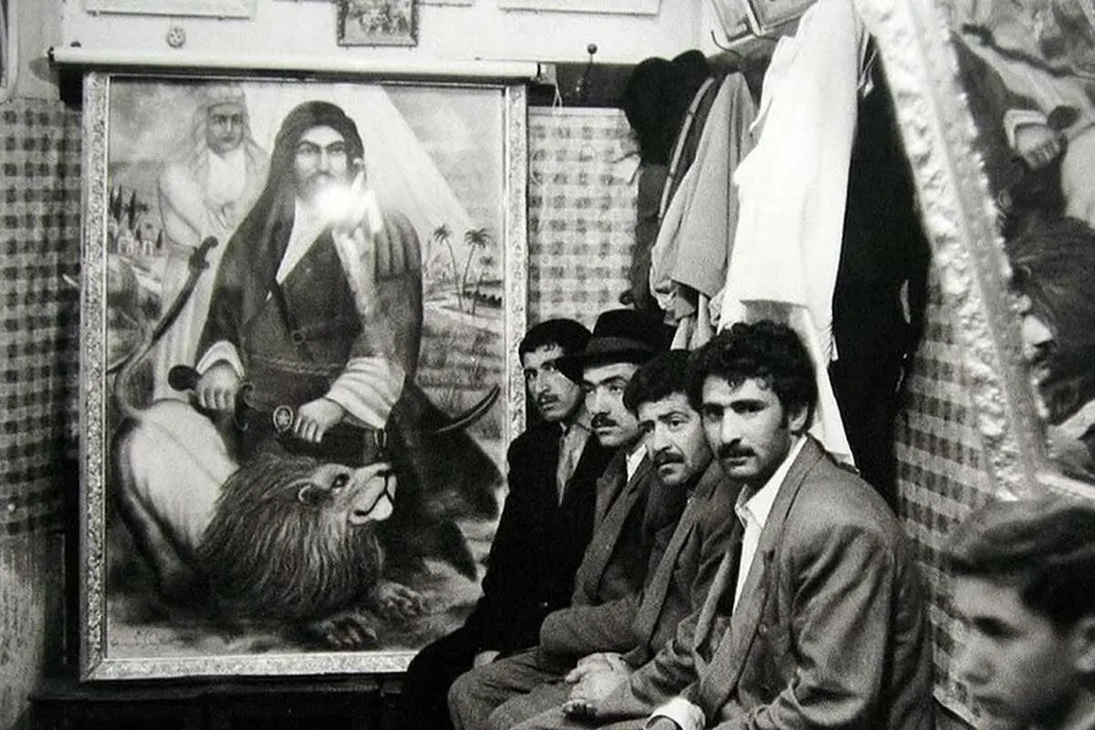 عکسی منحصر به فرد از یک کبابی در بازار تهران در سال ۱۳۵۷