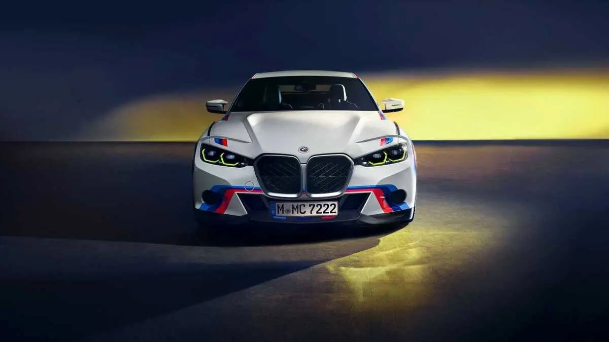 (ویدیو) واکنش شگفت‌انگیز BMW به فشردن ناگهانی پدال ترمز در سرعت ۱۷۰ کیلومتر