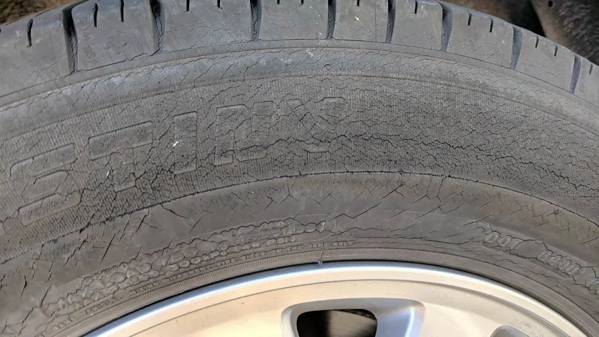 (عکس) وضعیت باورنکردنی لاستیک خودرو پس از سرعت بالا