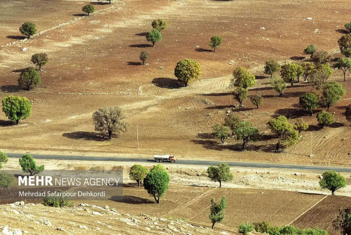 (تصاویر) آبرسانی با تانکر در سرزمین چشمه‌ها