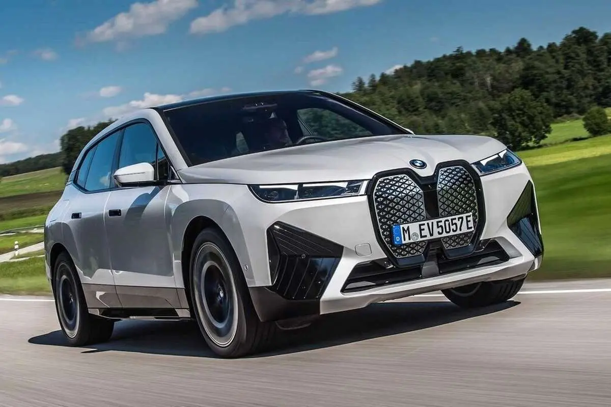 (ویدئو) آپشن جذاب خودرو BMW/ رونمایی از اولین خودرو جهان با قابلیت تغییر رنگ!
