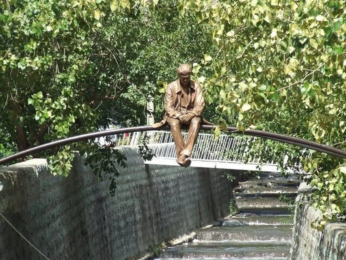 سر مجسمه معروف در سیدخندان دزدیده شد